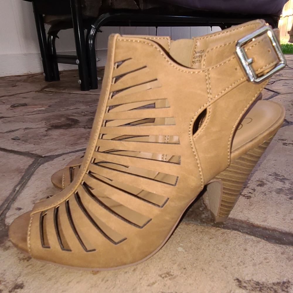 Dress Sandal with zipper.  Size 6.5